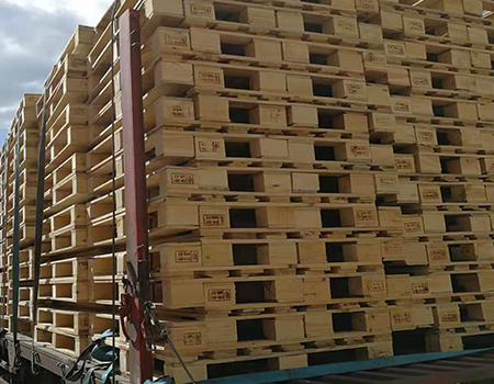 坚固的云南木箱是